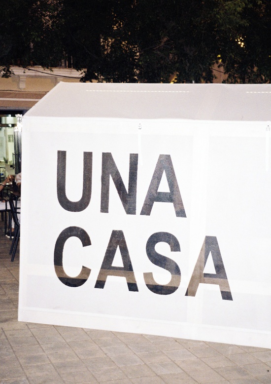 UNA CASA